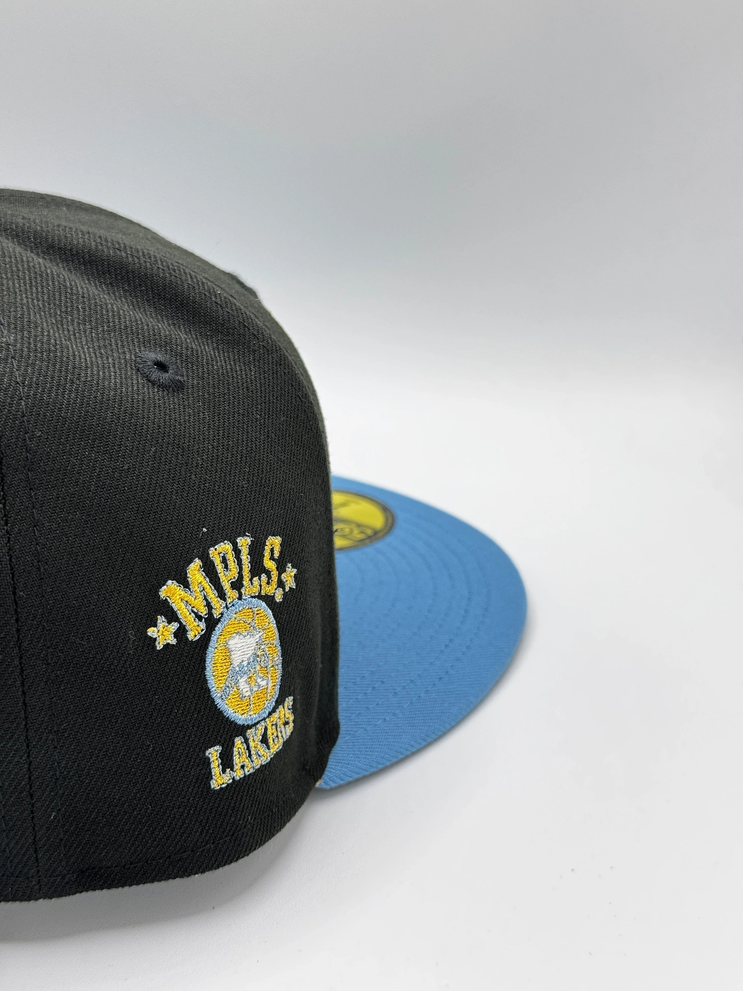 Adult Minneapolis Lakers New Era Black & Blue Custom Side Patch 59FIFTY Fitted Hat - Men's - Image 3
