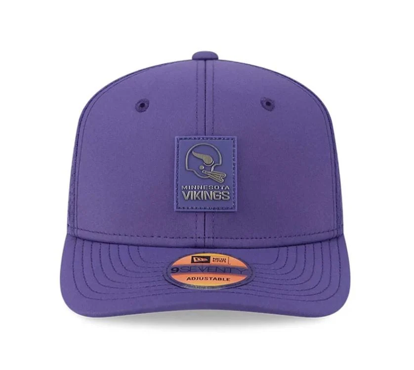 Adult Minnesota Vikings New Era Purple 2025 NFL Sideline Helmet 9SEVENTY Adjustable Trucker Hat - Men's - Image 5