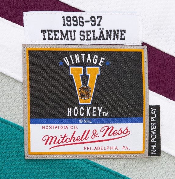 Adult Temmu Selanne Mighty Ducks of Anaheim Mitchell & Ness 1996-97 White Power Play Jersey - Men's - Image 5