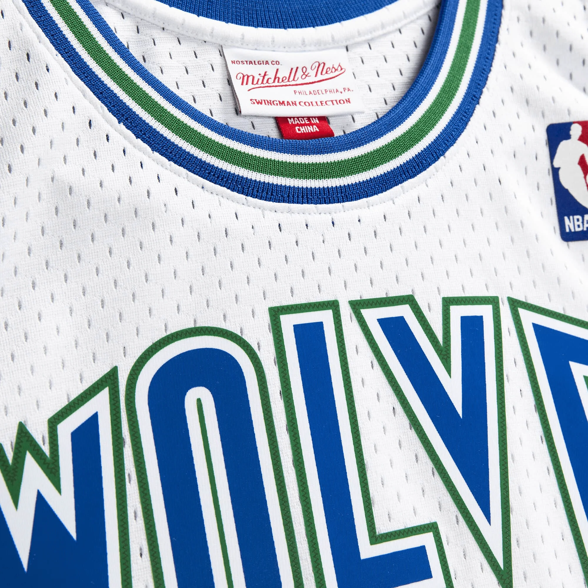 Kevin Garnett Minnesota Timberwolves 1995-96 Mitchell & Ness Men's White Throwback Swingman Jersey - Image 3