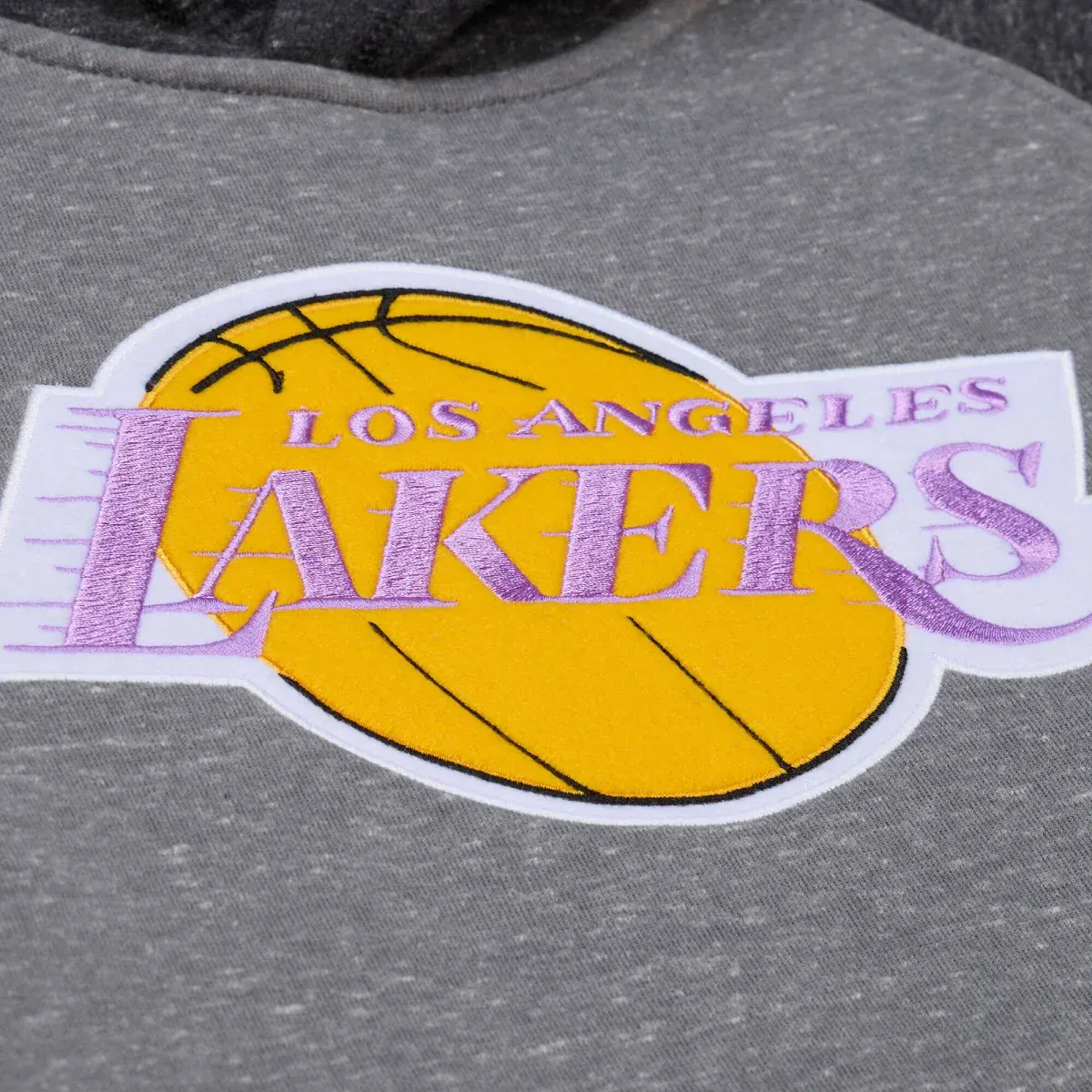 Adult Los Angeles Lakers Mitchell & Ness Gray Winning Streak Fleece Hooded Sweatshirt - Men's - Image 3